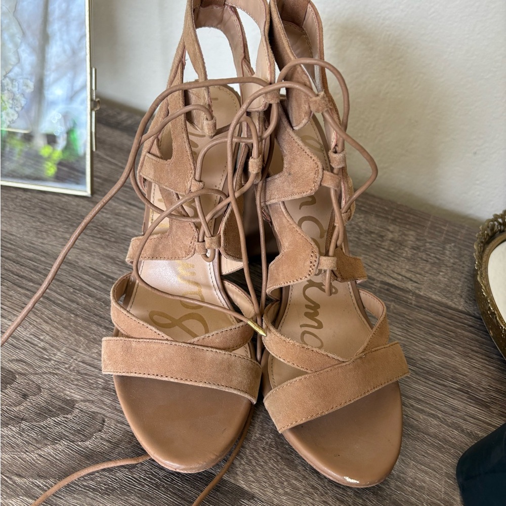 Sam Eldeman heels